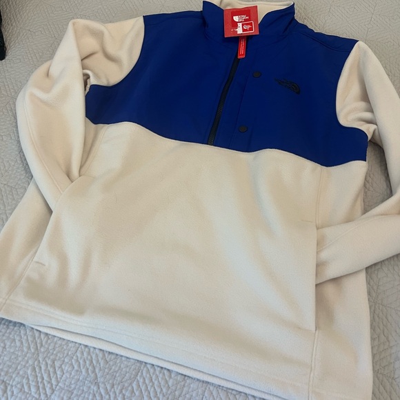 The North Face Blue and White Fleece Jacket - Picture 4 of 8